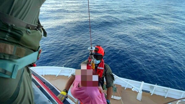 malore-nave-da-crociera-uomo-soccorso-guardia-costiera-pescara-3