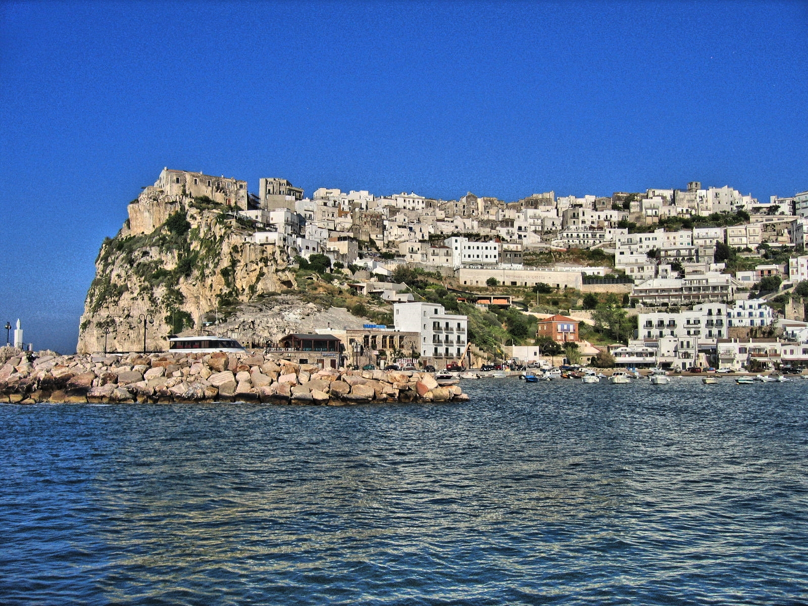 Peschici_(I)_Gargano_(tone-mapping)