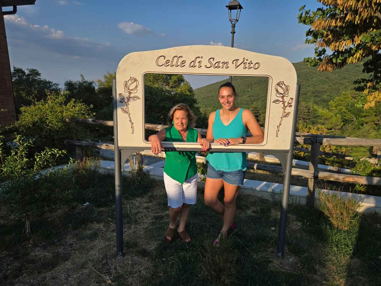 Elisa Molinarolo con la sindaca Maria Giannini