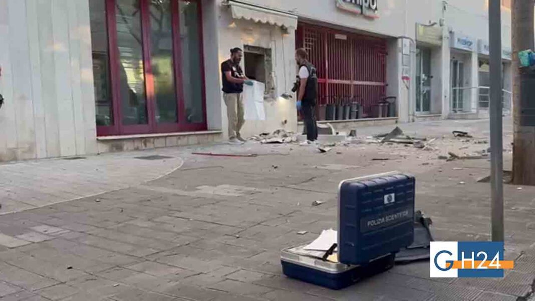 polizia-scientifica-manfredonia-esplosione-bancomat-atm-15082026