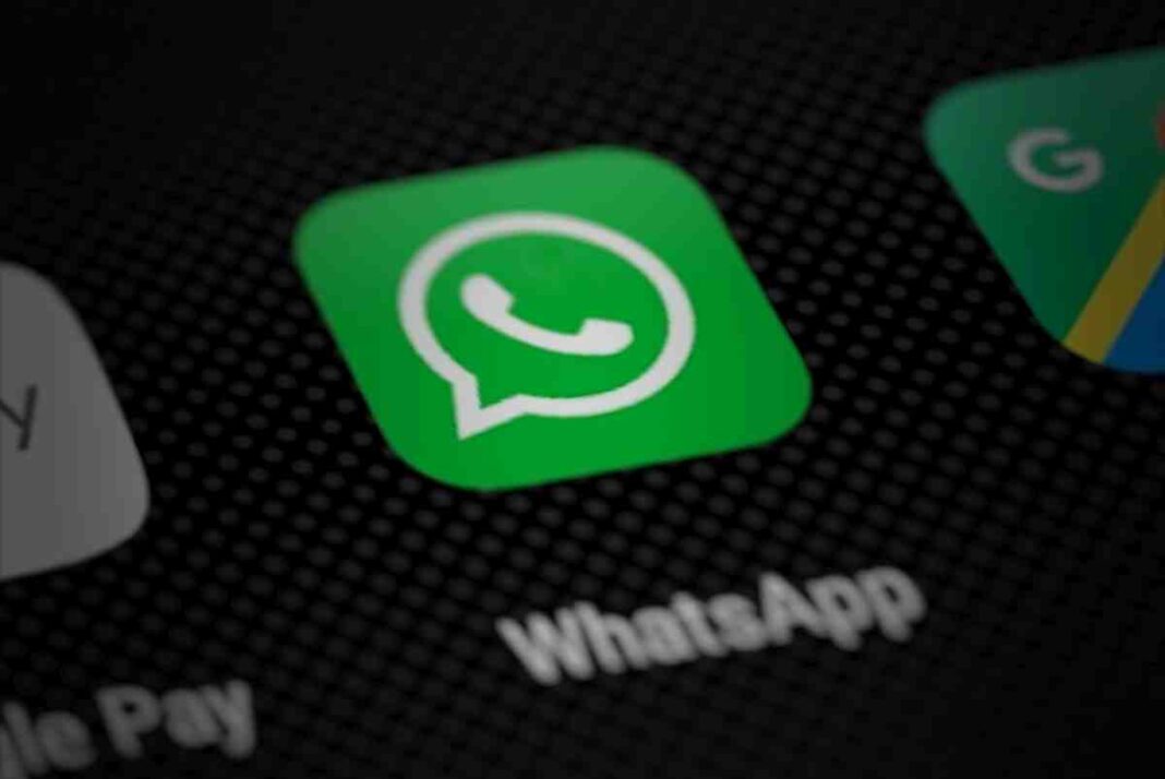 Whatsapp_app_icon_on_smartphone_screen_(perspective_render)_(49897226177)